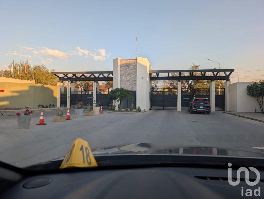 casa en venta Civital, cercania a Campestre, universidad de celaya, liverpool