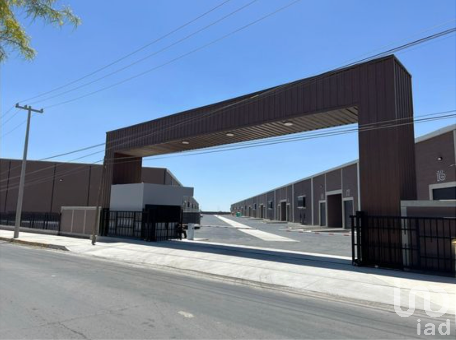 BODEGAS EN RENTA DE 1000 M2 EN ZONA KM 20 CON ANDEN PROPIO