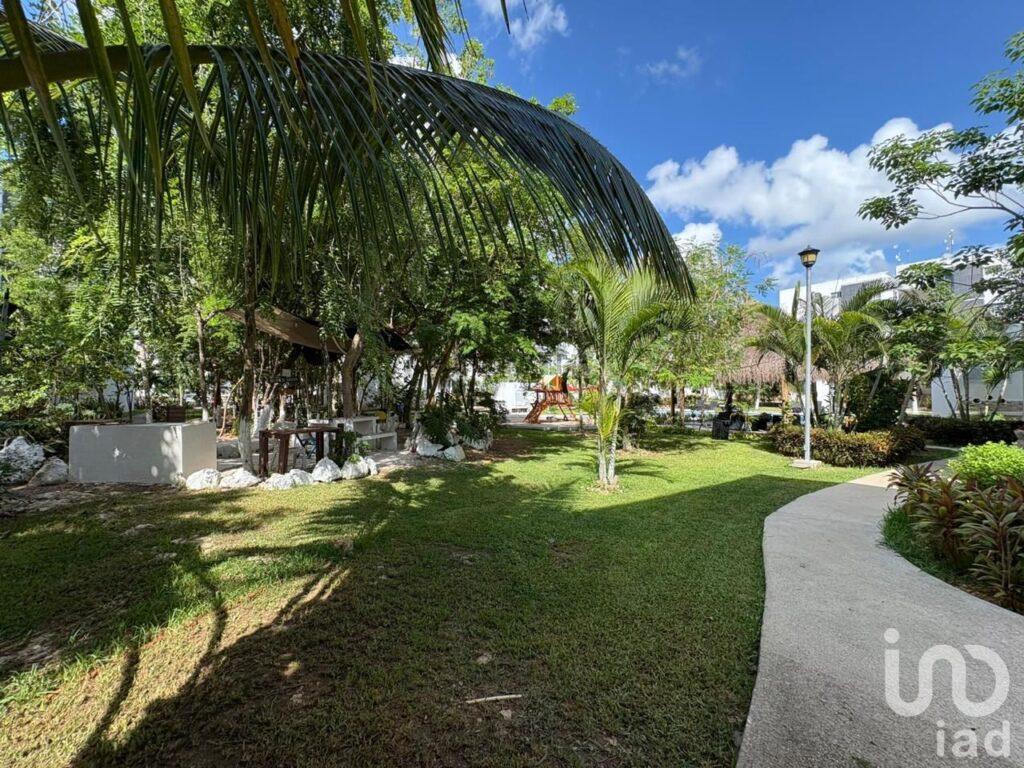Departamento en renta Playa del Carmen, Villas del Sol 2 recámaras con seguridada y amenidades