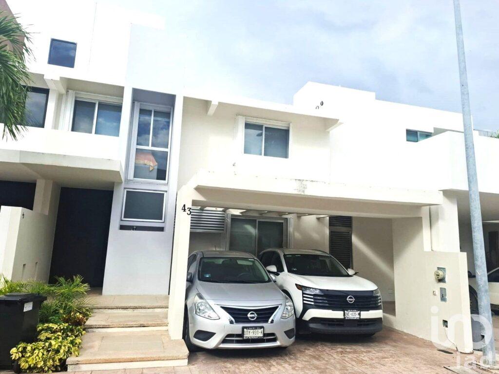 CASA EN VENTA EN RESIDENCIAL PALMARIS CANCUN