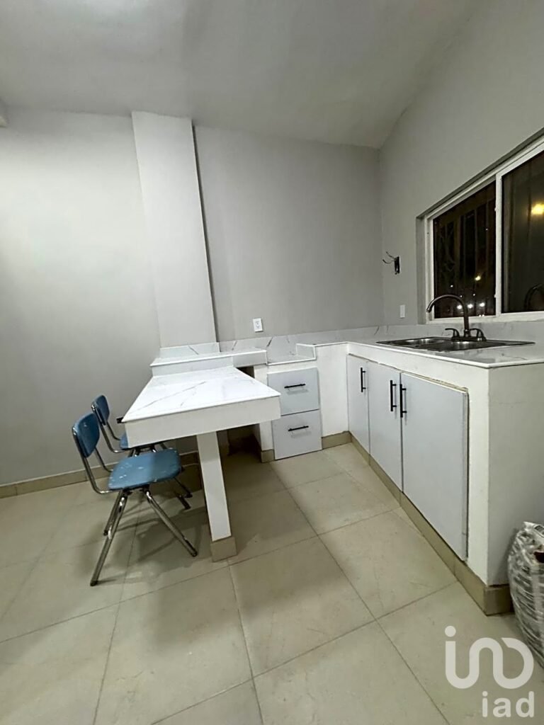 CONSULTORIOS MÉDICOS EN RENTA EN ÁREA EJERCITO NACIONAL CD JUAREZ