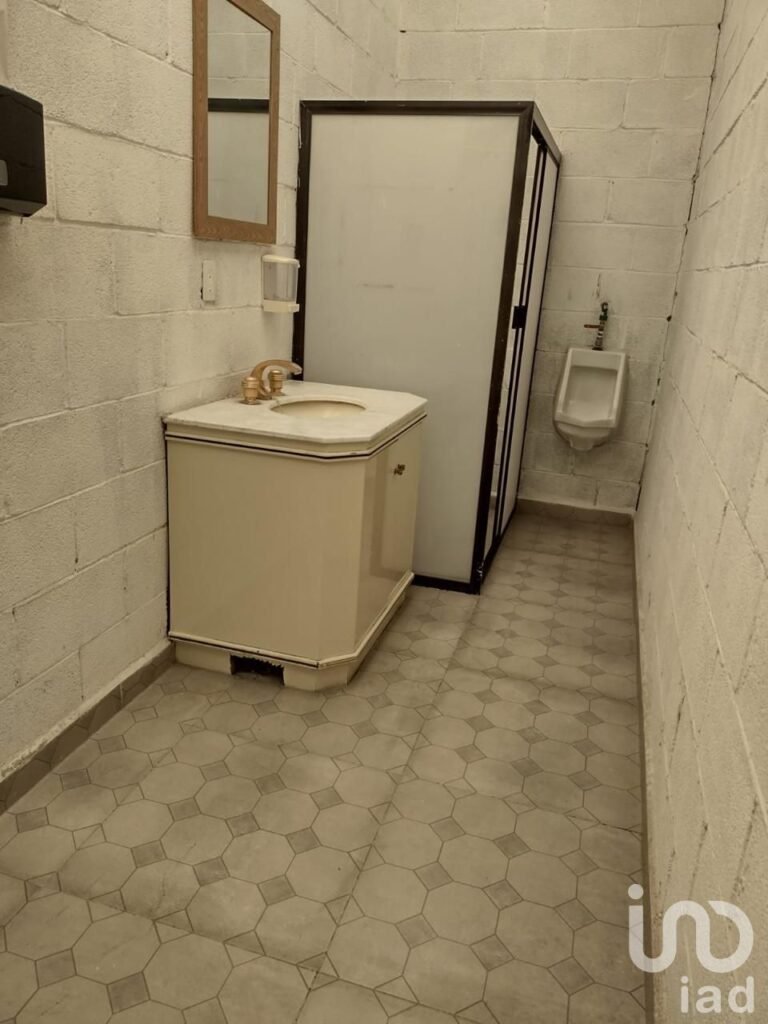 Bodega en Venta en Jardines de Celaya | 240 m² | Paseo del Bajío 407