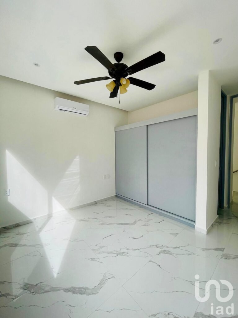 VENTA  DE CASA EN RESIDENCIAL ARBOLADA CANCUN, AV HUAYACAN.