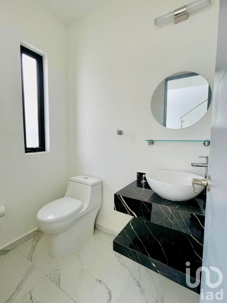 VENTA  DE CASA EN RESIDENCIAL ARBOLADA CANCUN, AV HUAYACAN.