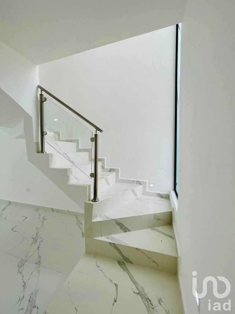 VENTA  DE CASA EN RESIDENCIAL ARBOLADA CANCUN, AV HUAYACAN.