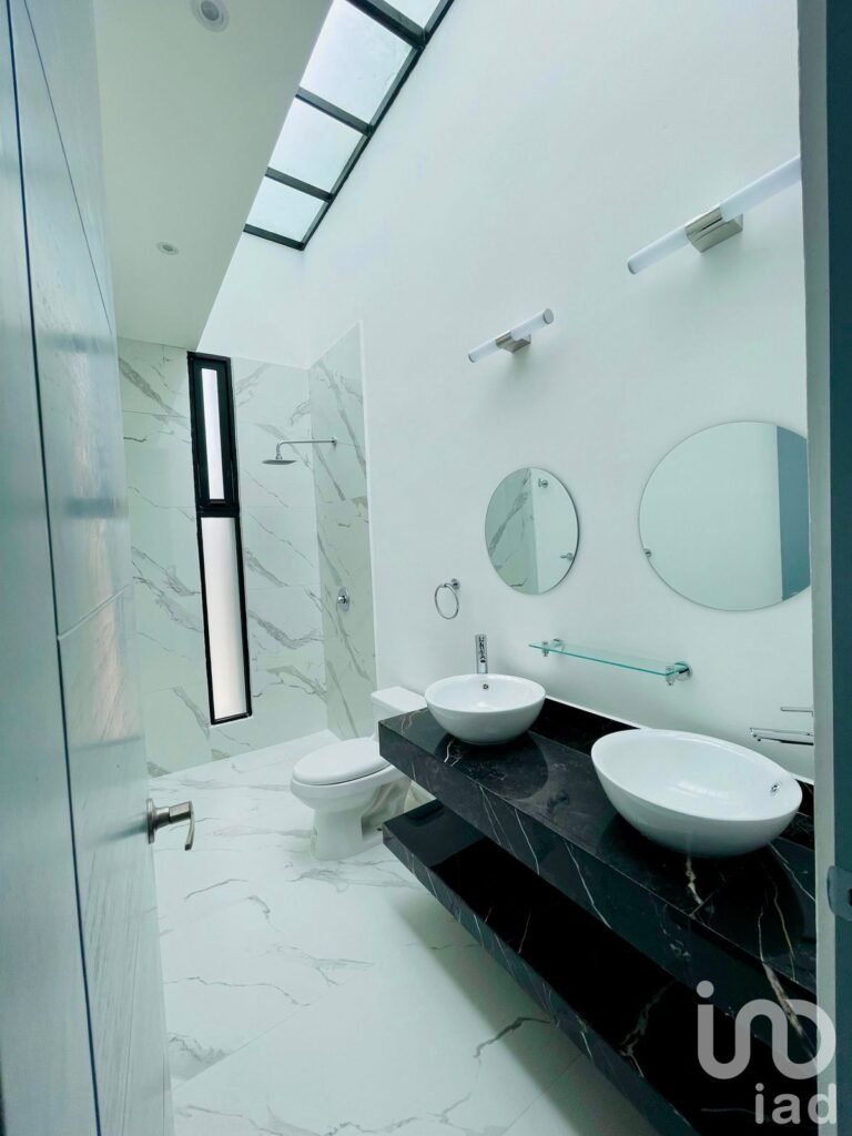 VENTA  DE CASA EN RESIDENCIAL ARBOLADA CANCUN, AV HUAYACAN.