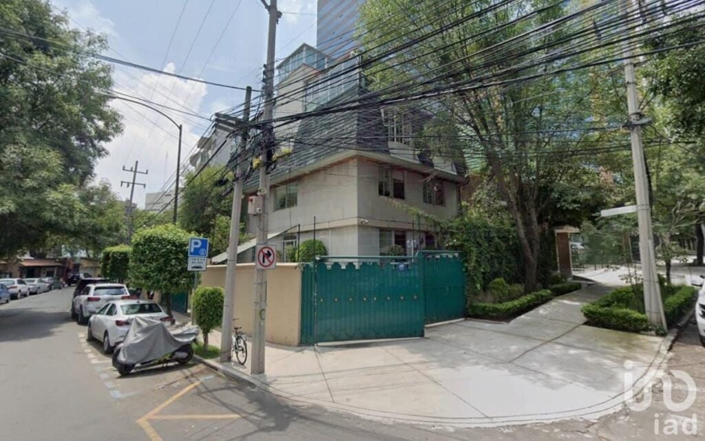 Edificio en Venta con tres Departamentos en Sierra Mojada Lomas de Chapultepec