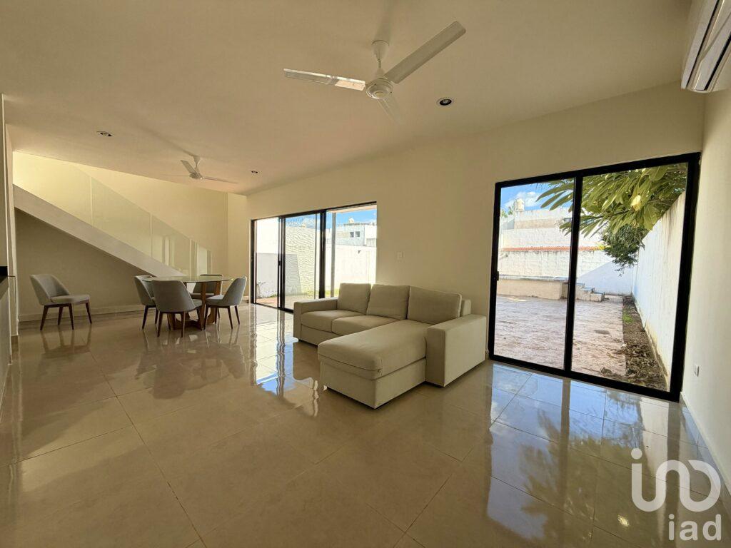 CASA EN VENTA EN PRIVADA MANERE EN CONKAL