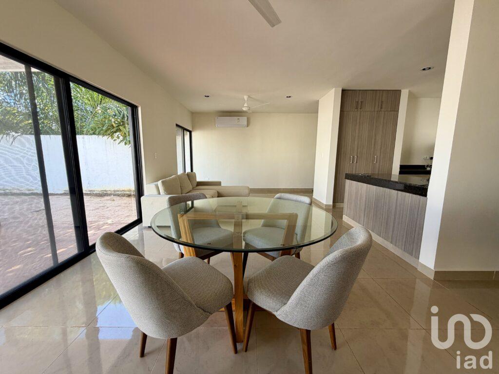 CASA EN VENTA EN PRIVADA MANERE EN CONKAL