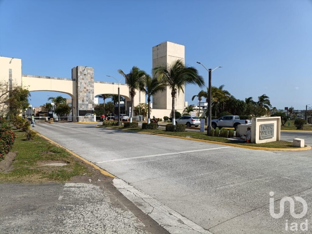 Terreno en Venta en el Fracc. Residencial Lomas del Sol, Alvarado, Ver.