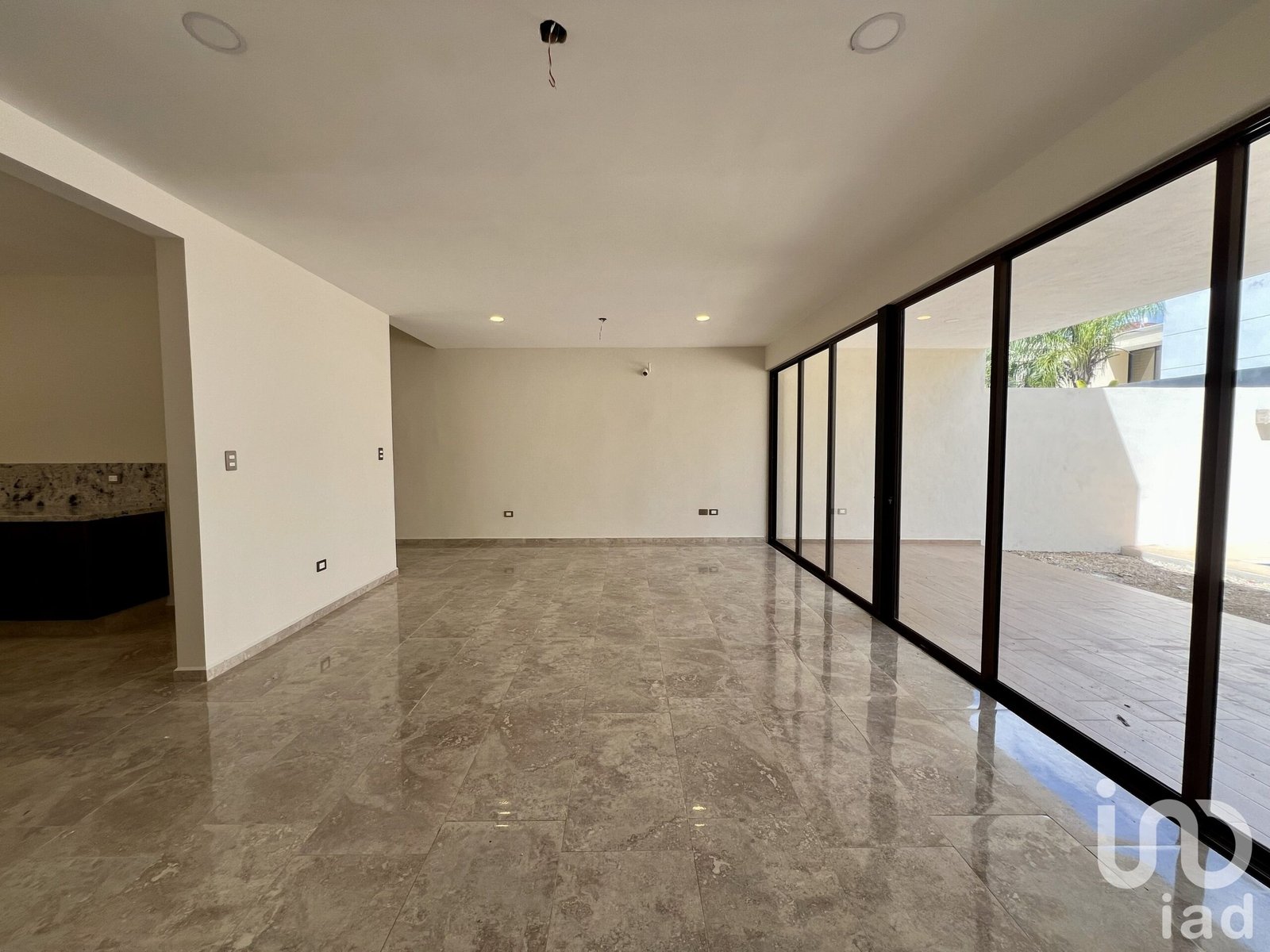 CASA EN VENTA EN PARQUE NATURA, 4 HABITACIONES, Y ALBERCA CON CASCADA.
