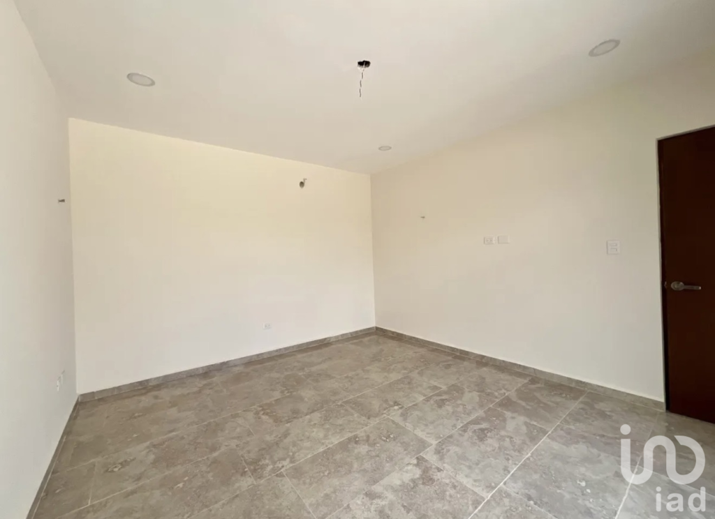 CASA EN VENTA CON AMPLIO TERRENO, PRIVADA TAMORA.