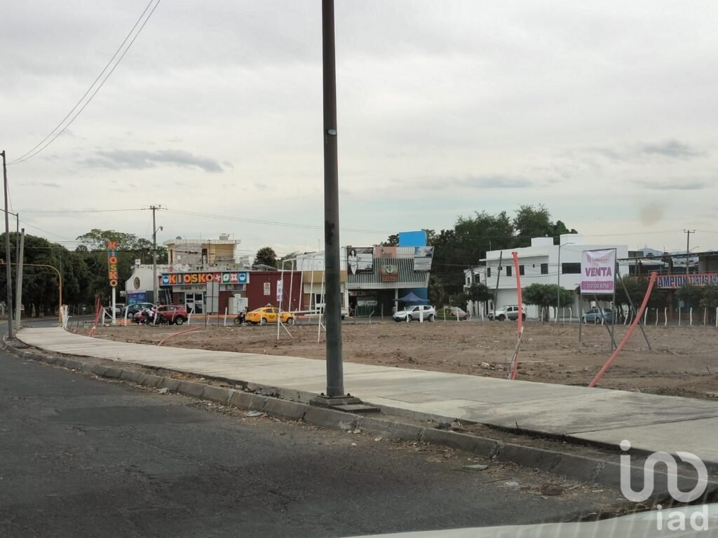 Terreno Comercial sobre Avenida en el sur de la Ciudad de Colima