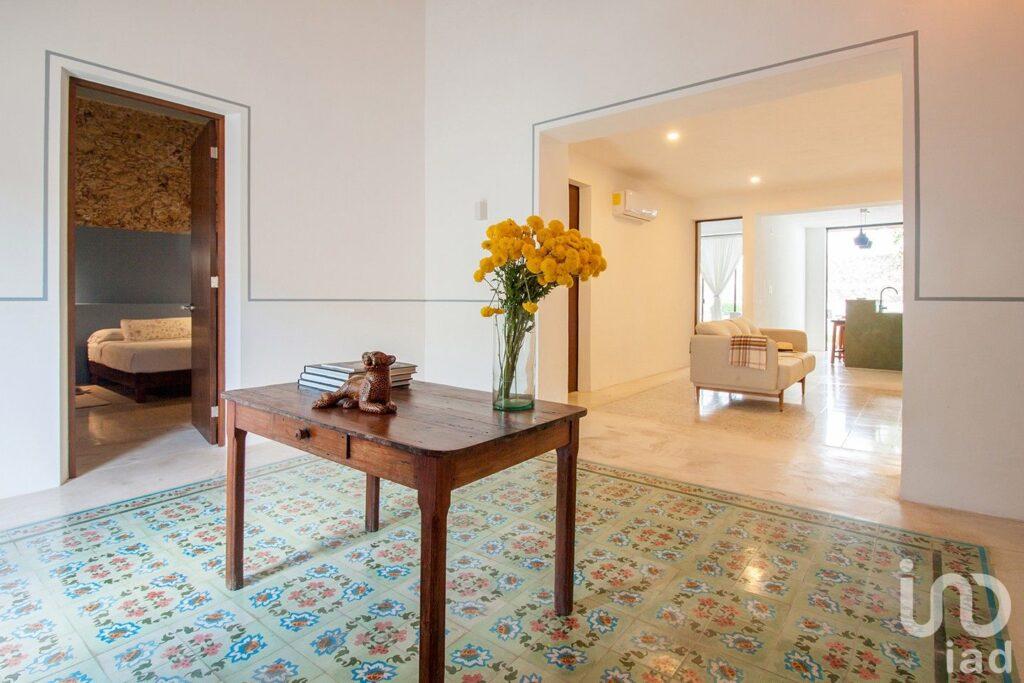 CASA EN VENTA EN EL CENTRO, SAN SEBASTIAN,TOTALMENTE EQUIPADA, CON ALBERCA,