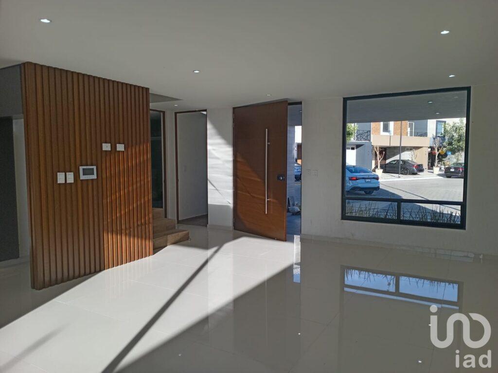 CASA EN VENTA ESPACIOS,LUZ Y EXCLUSIVIDAD LOMAS DE ANGELOPOLIS