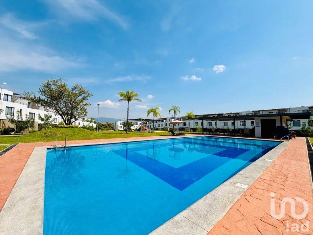 Casa con amenidades y paneles solares Santa Fe Lifestyle