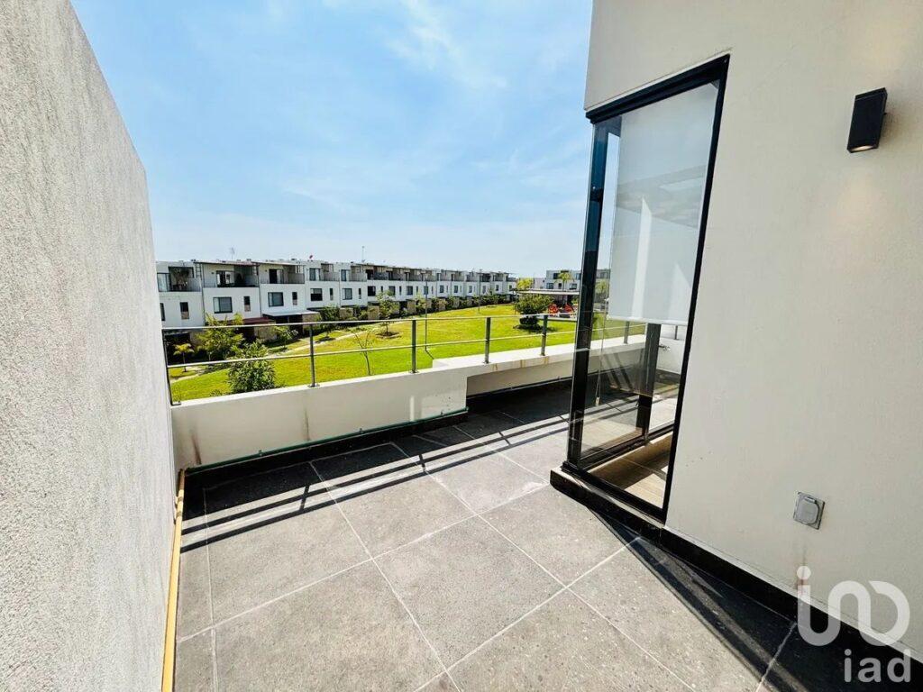 Casa con amenidades y paneles solares Santa Fe Lifestyle