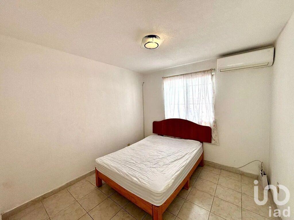 Casa Renta 3 recamaras amueblada Xochitepec Centro, alberca y seguridad