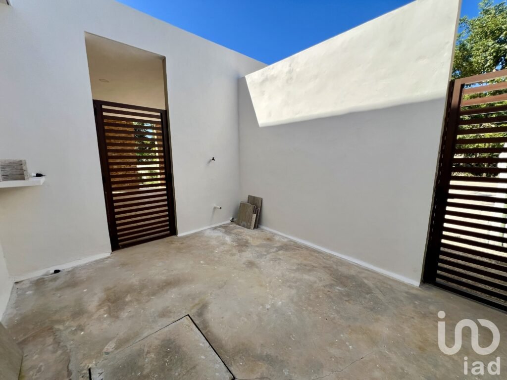 CASA EN VENTA EN PRIVADA ZENDERA EN ESQUINA CONKAL YUCATAN
