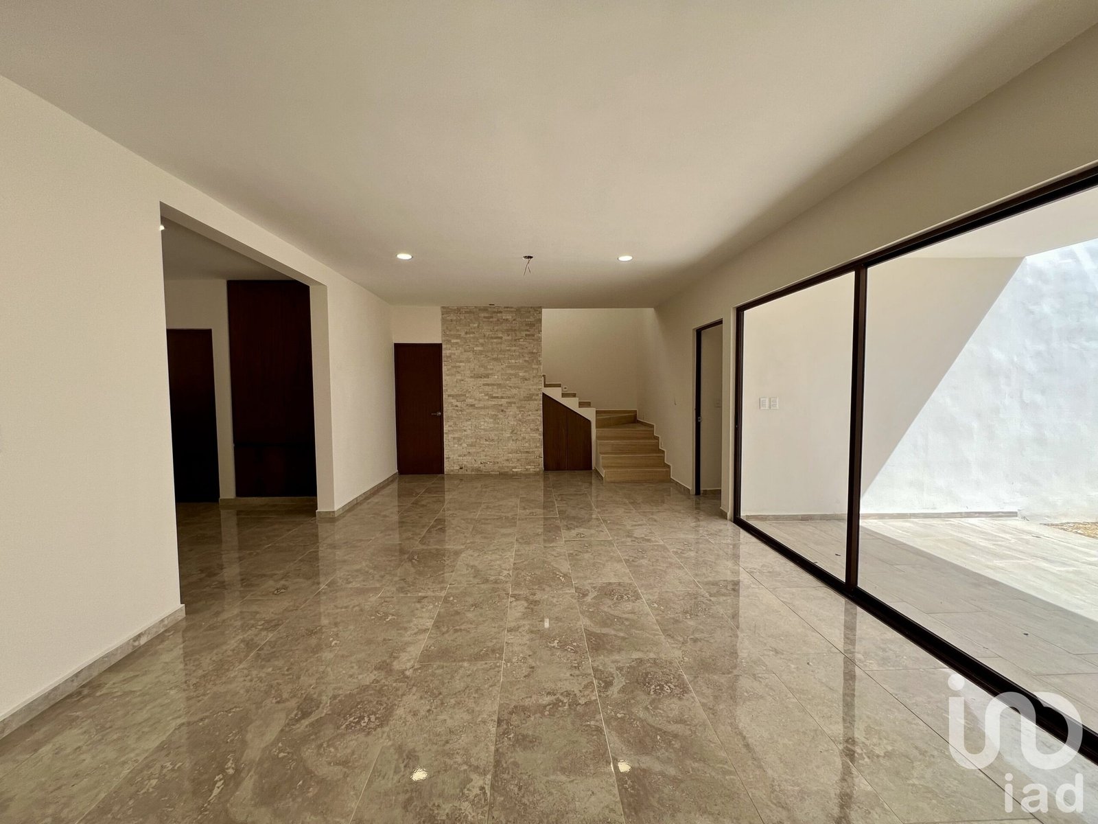 CASA EN VENTA EN PRIVADA ZENDERA EN ESQUINA CONKAL YUCATAN