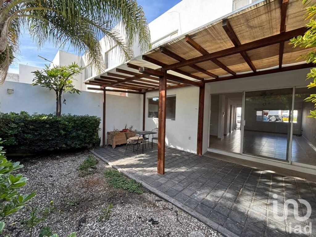 CASA EN RENTA EN CONDOMINIO HORIZONTAL EN SANTA FE JURIQUILLA, QRO