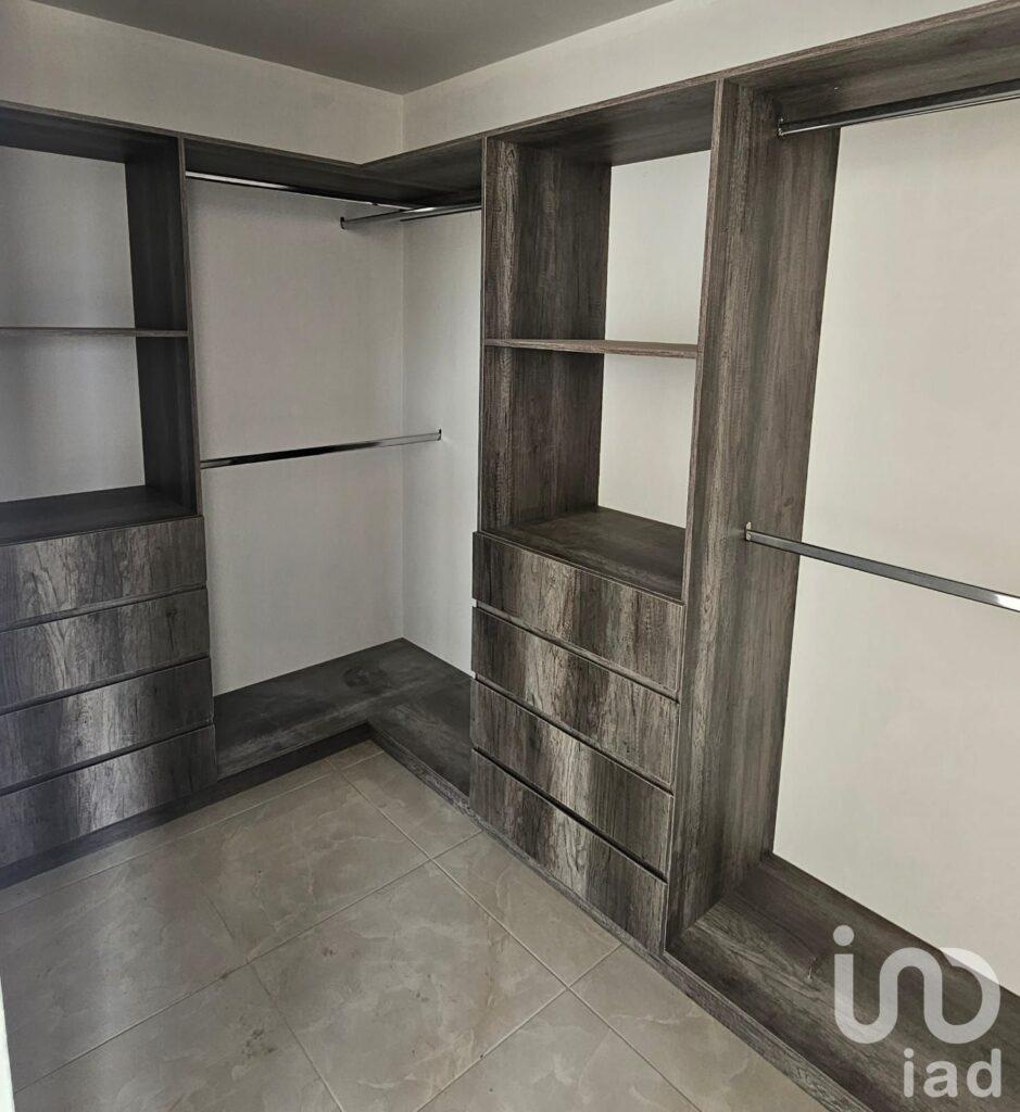 Casa En Venta en Fraccionamiento Cerrado, Zona Finsa