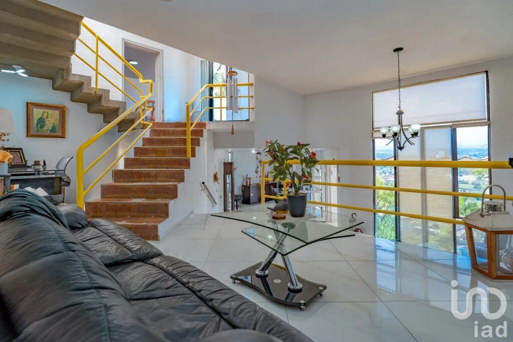 Casa en Lomas de Cuernavaca con Vistas Panorámicas, Alberca y Bungalow