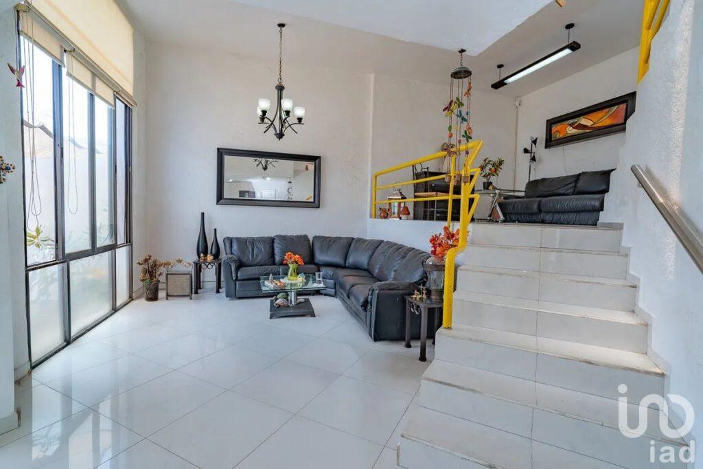 Casa en Lomas de Cuernavaca con Vistas Panorámicas, Alberca y Bungalow