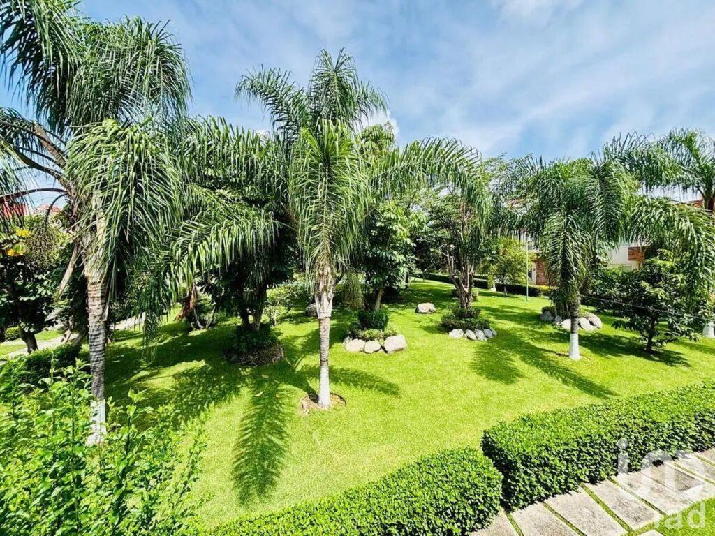 Casa Frente Áreas Verdes y Alberca en Colinas de Xochitepec