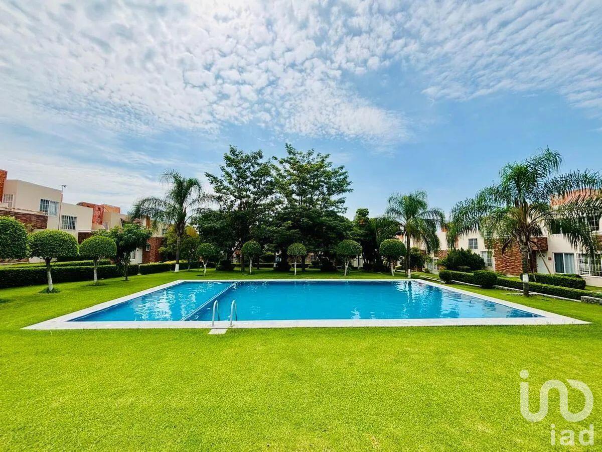 Casa Frente Áreas Verdes y Alberca en Colinas de Xochitepec