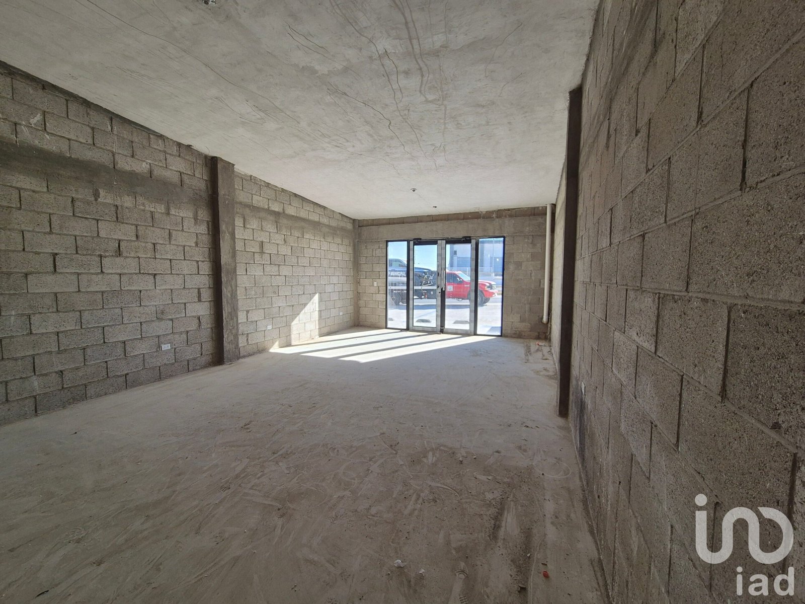 LOCAL EN RENTA EN LA HENEQUEN CERCA DE LAS GLADIOLAS