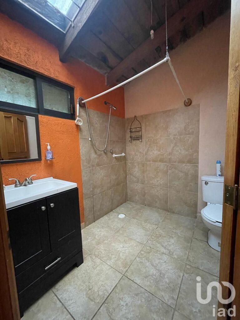 Casa con terreno en venta