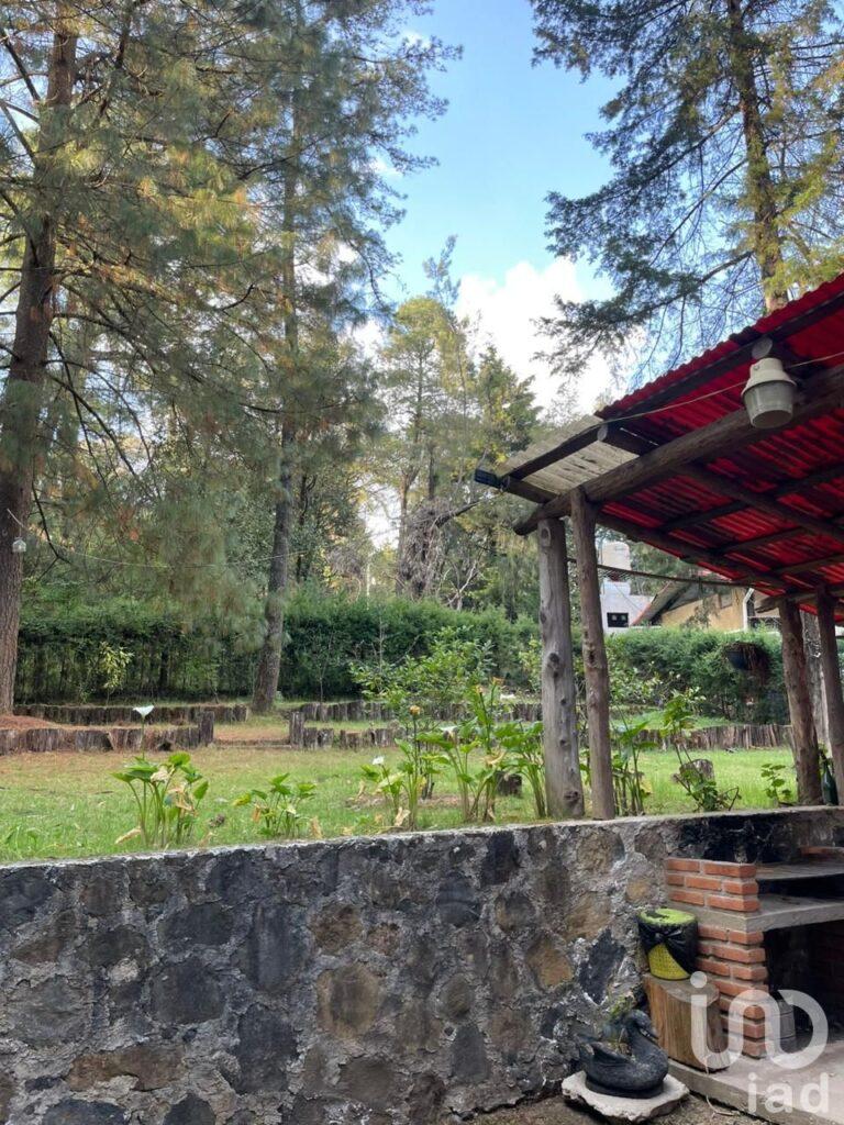 Casa con terreno en venta