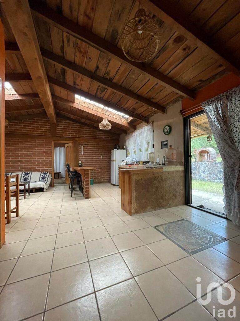 Casa con terreno en venta