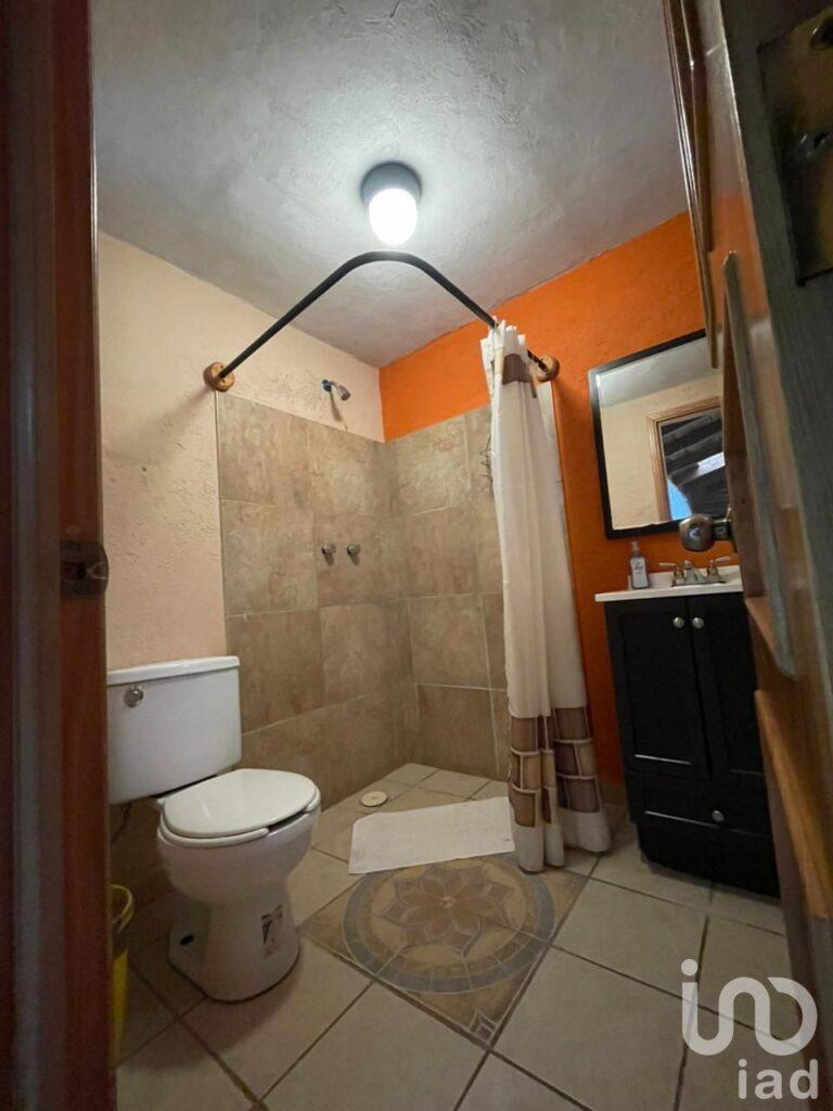 Casa con terreno en venta