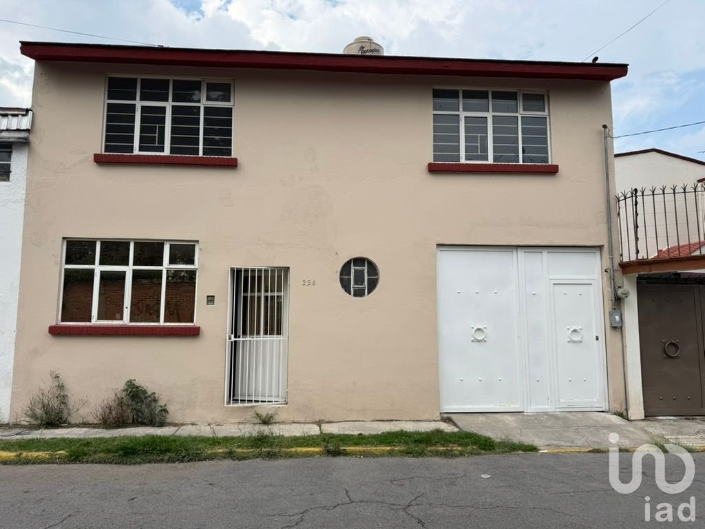 Casa 1 en Venta en Clavel, Casa Blanca, Metepec, México Casa 1 en Venta en Clavel, Casa Blanca, Metepec, México