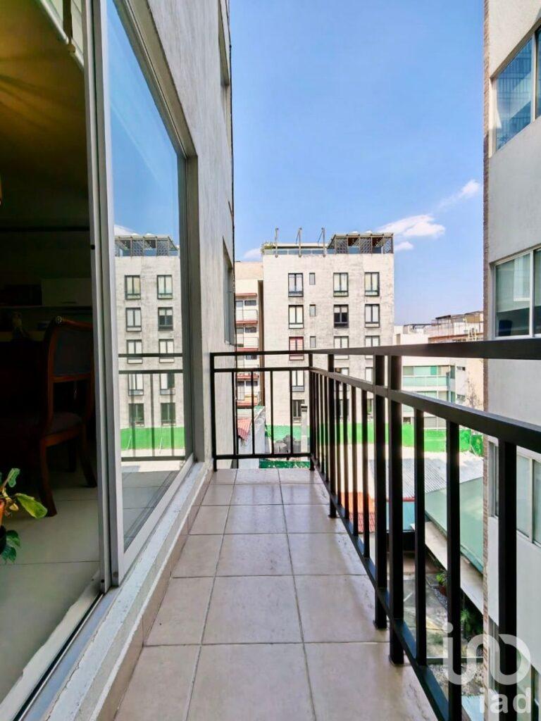 Departamento en Venta, 2 recamaras con balcón en Col. Del Valle Sur