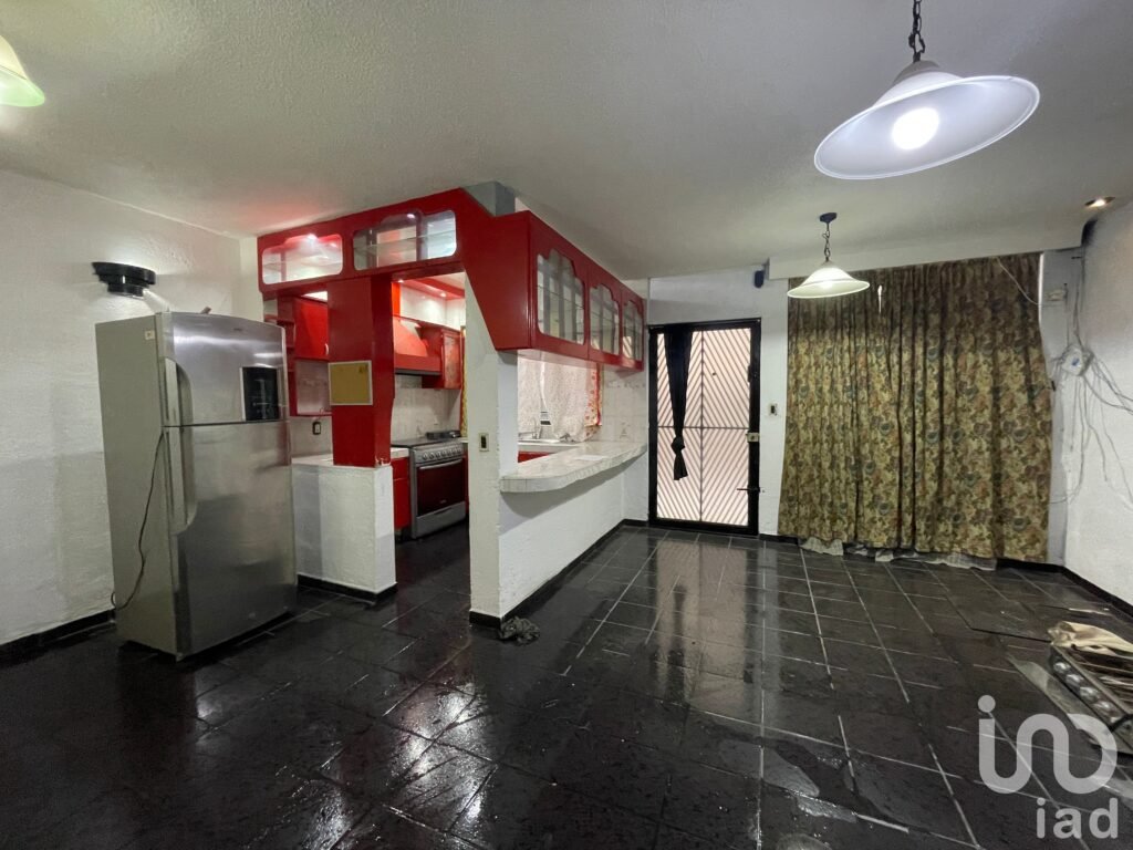 CASA EN FRACCINAMIENTO EN CALLE CANELA