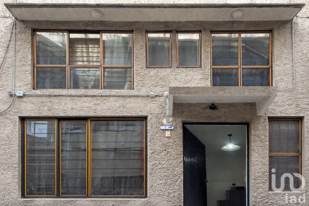 CASA EN FRACCINAMIENTO EN CALLE CANELA