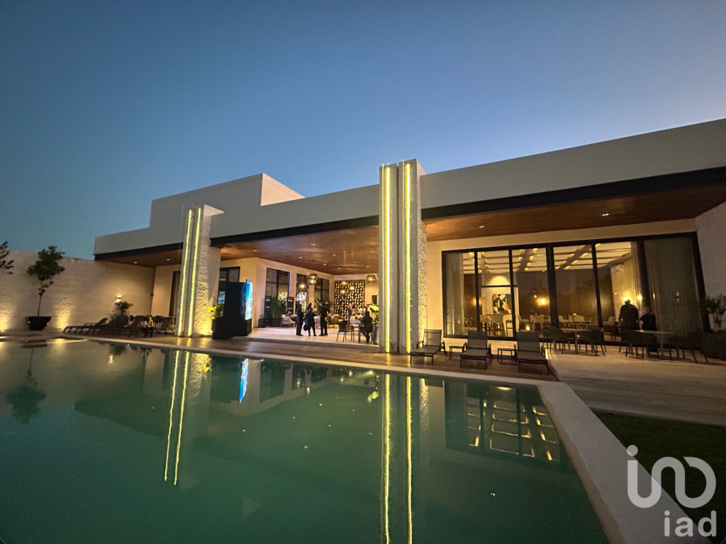 Terreno en Venta en ANTIGUA Residencial, Merida, Yuc.– Frente a Casa Club