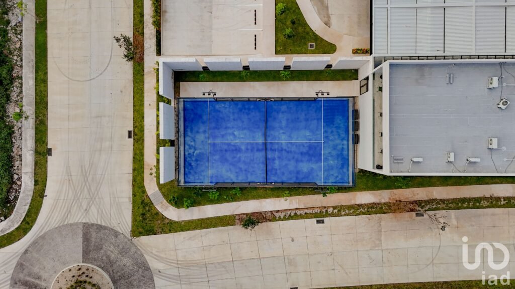 Terreno en Venta en ANTIGUA, Merida. Ultimo Lote Frente a Casa Club