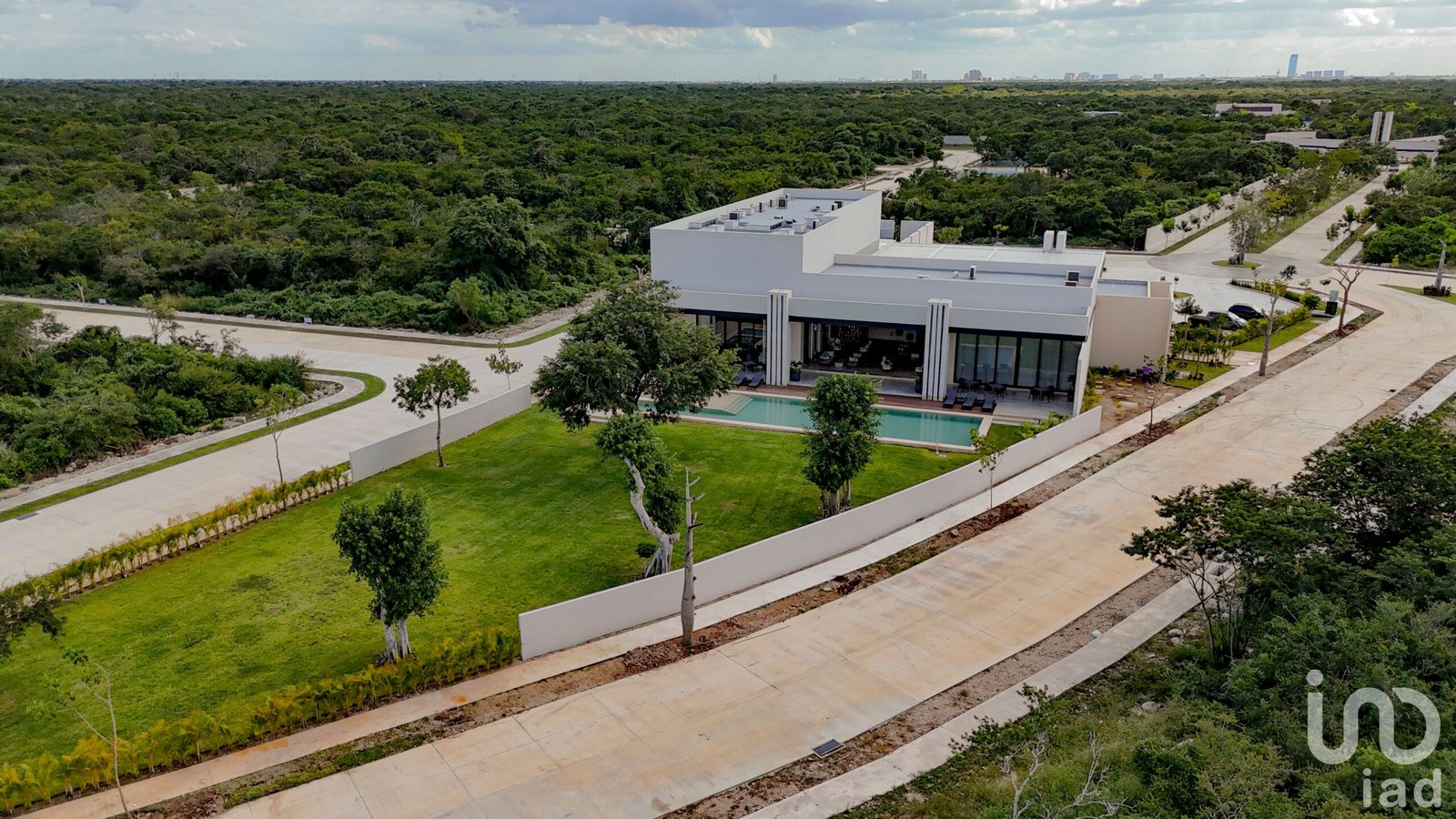 Terreno en Venta en ANTIGUA, Merida. Ultimo Lote Frente a Casa Club