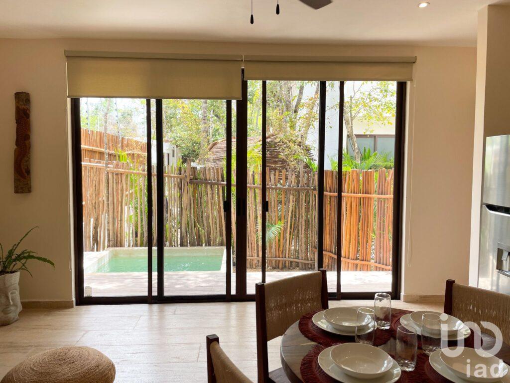 Departamento amueblado con terraza privada en Aktal Tulum, ideal para renta temporal.