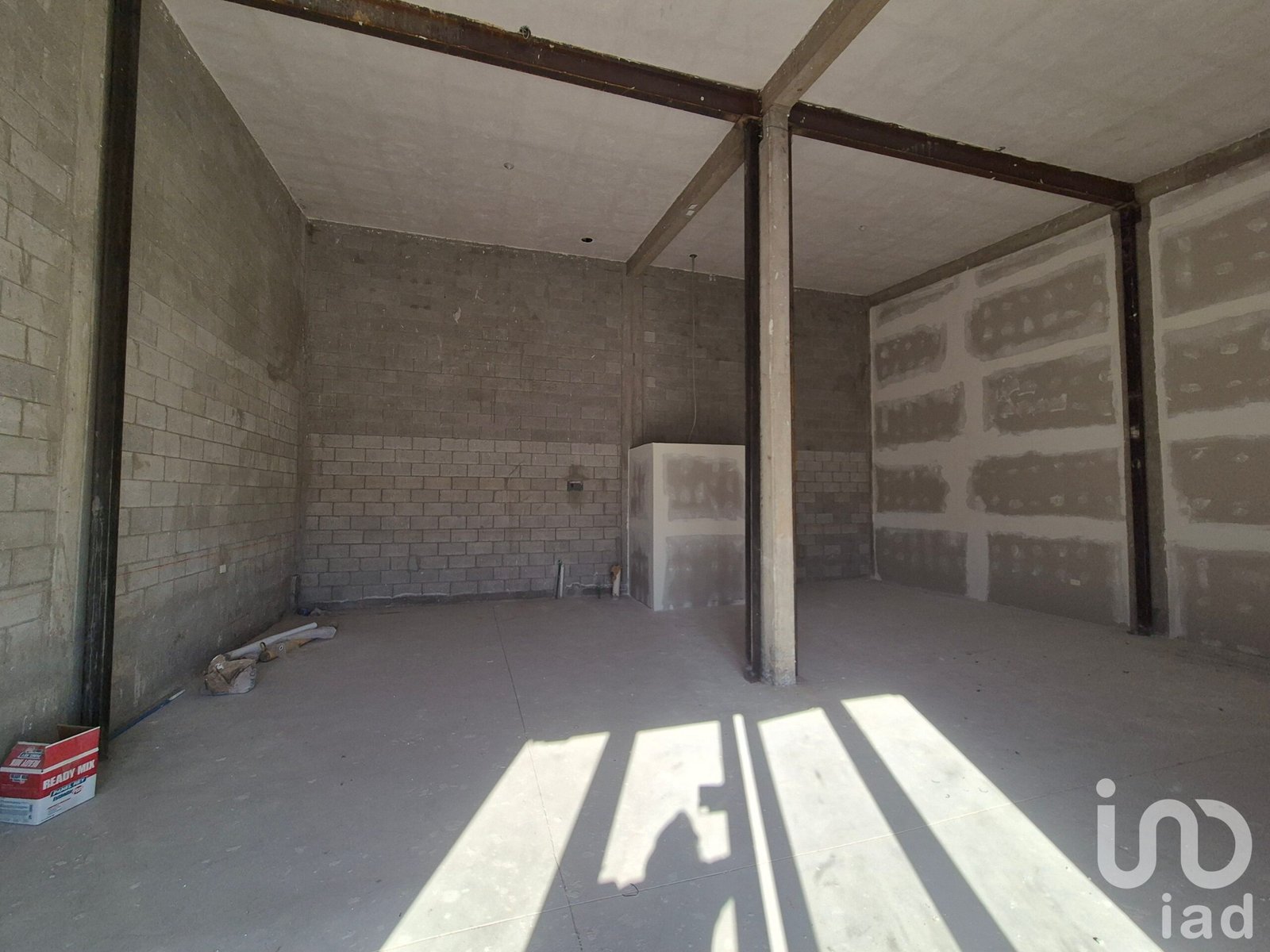 LOCAL EN RENTA EN LA HENEQUEN CERCA DE LAS GLADIOLAS