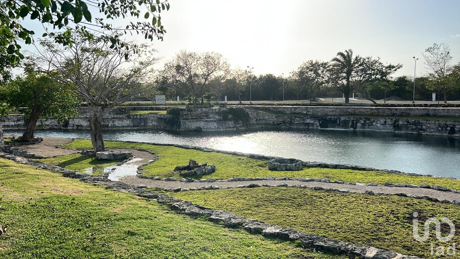 Terreno en Puerta de Agua, residencial con lago natural a 10 minutos de Puerto Progreso, Yucatán.