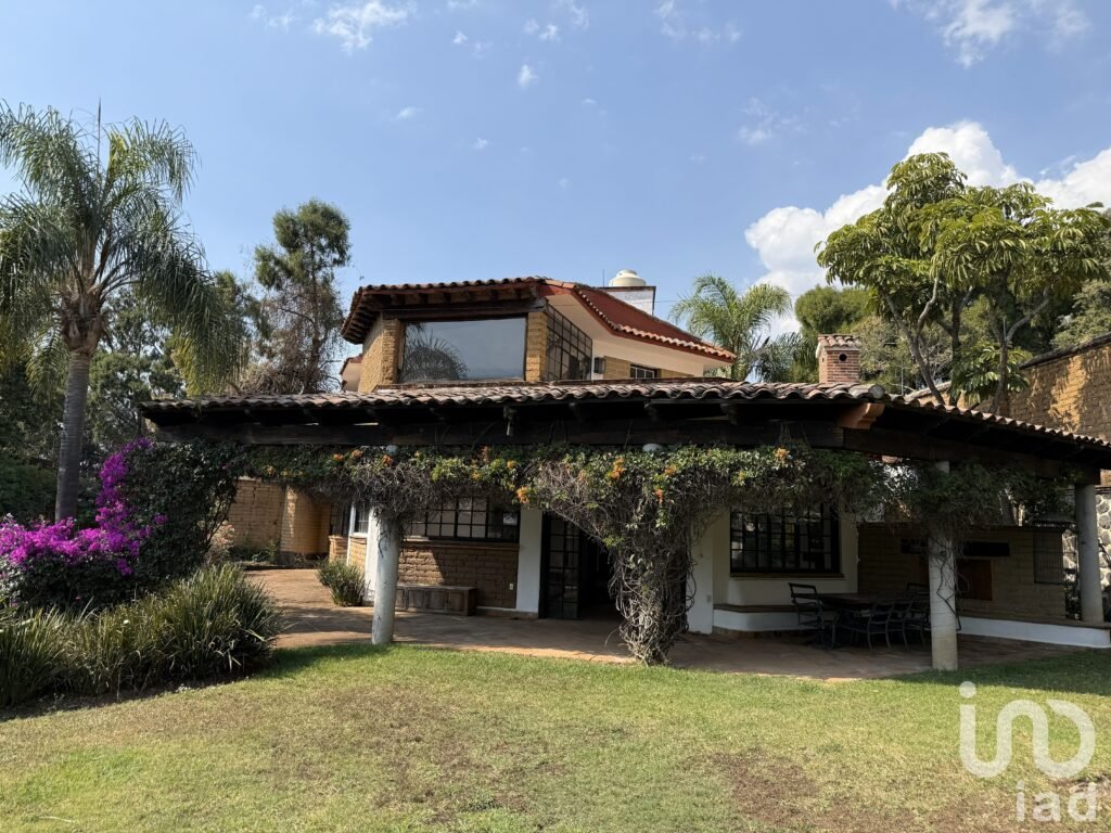 EN VENTA CASA SOLA EN TEPOZTLÁN, MORELOS.