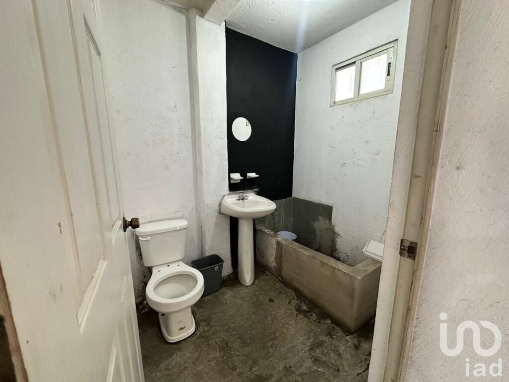 LOCAL EN RENTA EN JARDINES DEL BOSQUE MAZATLAN SINALOA