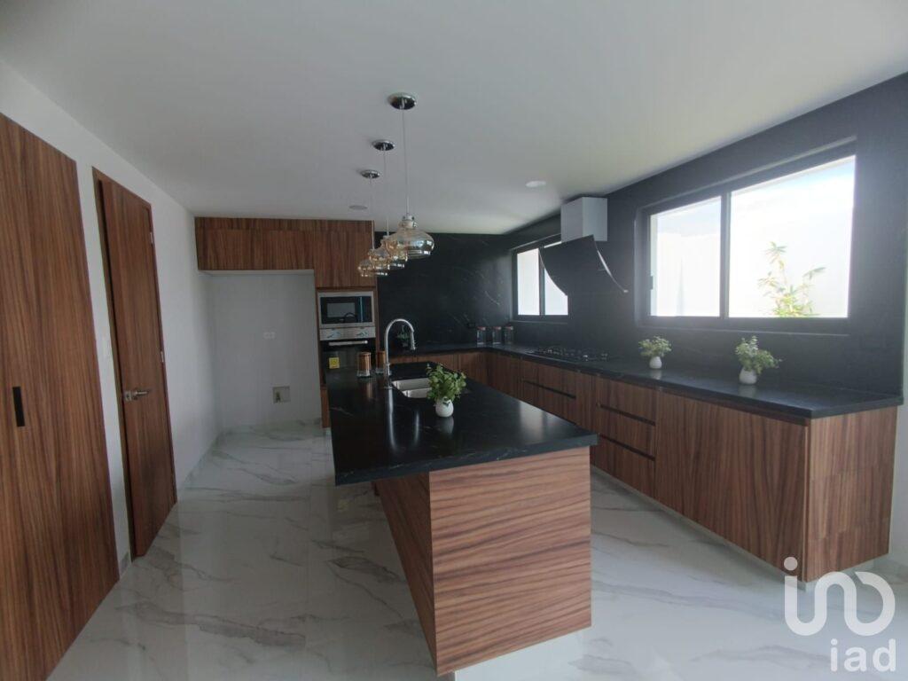 CASA EN VENTA EN LOMAS DE ANGELOPOLIS