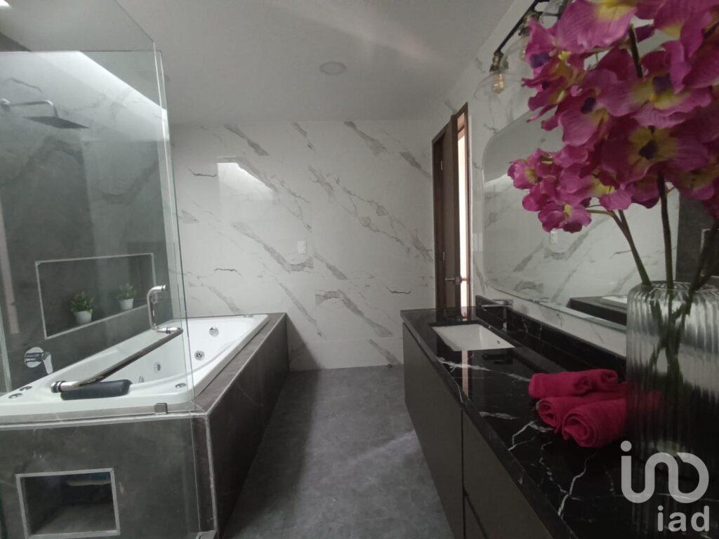 CASA EN VENTA EN LOMAS DE ANGELOPOLIS