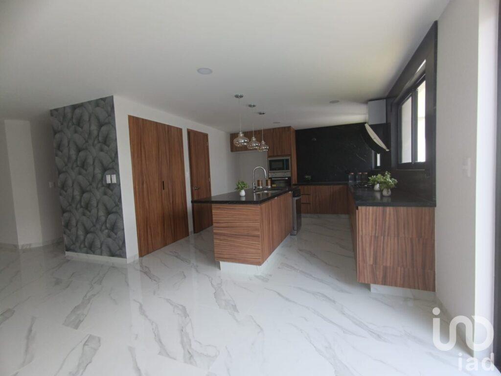 CASA EN VENTA EN LOMAS DE ANGELOPOLIS